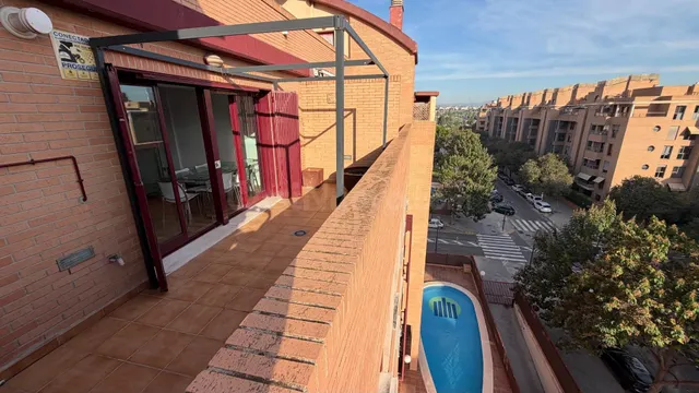 ¡Ático duplex con Terraza, Piscina y Pista de Padel en Maest - foto 4