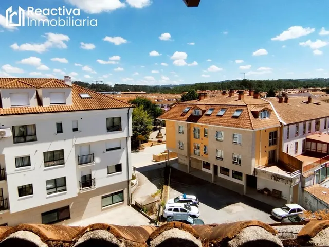 Dúplex céntrico con ascensor, garaje y trastero, en muy buen estado. — 25