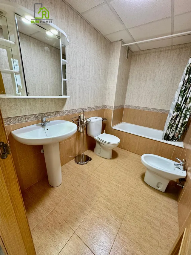 Habitación disponible para chicas estudiantes (zona renfe - pajaritos) — 18