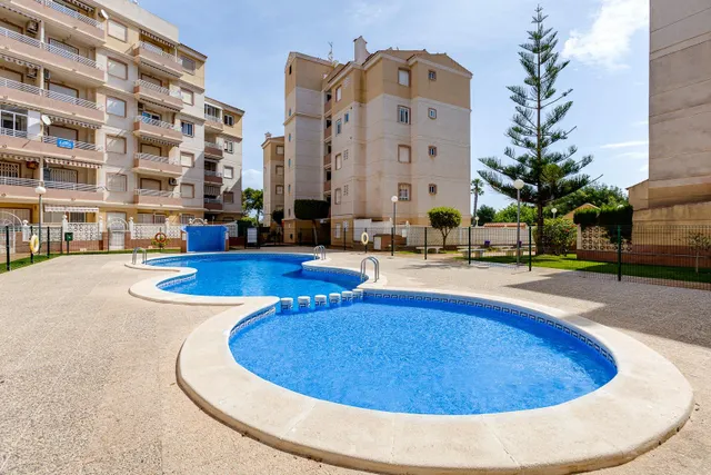 Apartamento de dos dormitorios en residencial con piscina comunitaria — 31