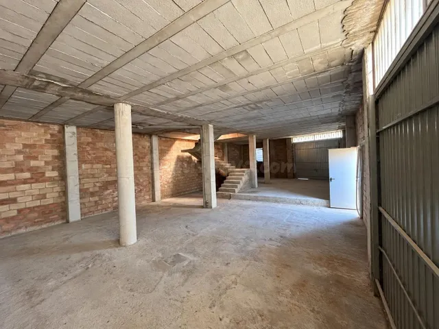 SOLAR EN ESTRUCTURA DE ESQUINA CON GARAJES Y VIVIENDAS PROYE - foto 2