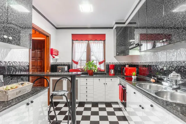 Casas, nave y fincas en venta en Caborana (aller) — 17