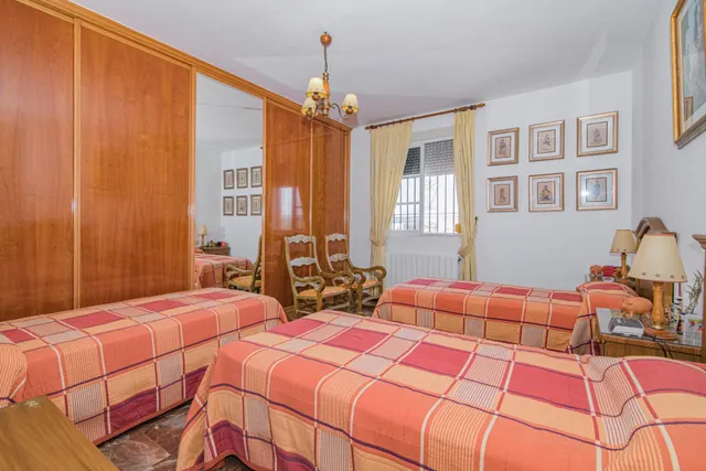 ¡Oportunidad Única! Se Vende Magnífica Casa en Esquina con Amplia Parcela — 17