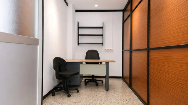 Local comercial diáfano en zona urbana — 10