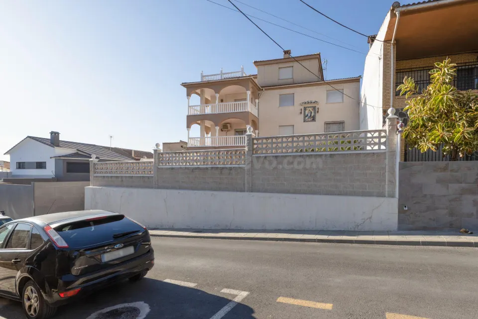 Amplio Triplex en Vega de Granada: Tu Nuevo Hogar Espera por Ti