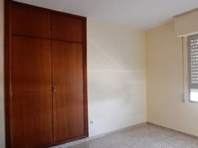Piso de 4 habitaciones, 2 baños, salón, cocina y terraza. — 7