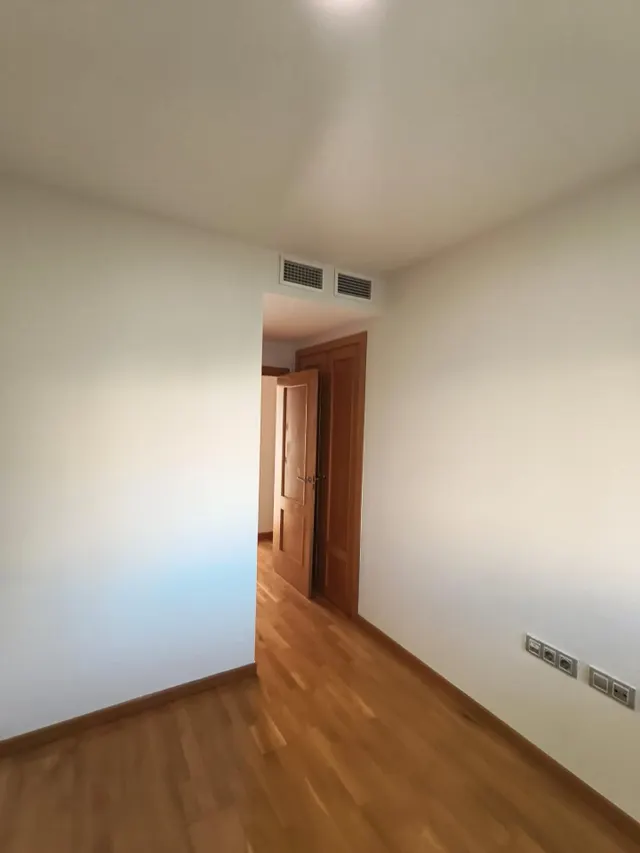 Piso de 121 m2 con dos grandes terrazas, piscina, garaje y trastero en avenida de la ilustración — 24
