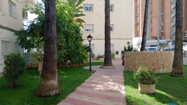 Amplio piso con vistas al mar y 4 dormitorios en 1 Línea playa Levante. — 32