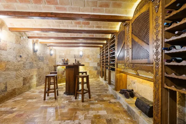 Impresionante villa de 620 metros con piscina, sotano, bodega y GYM!!! — 40