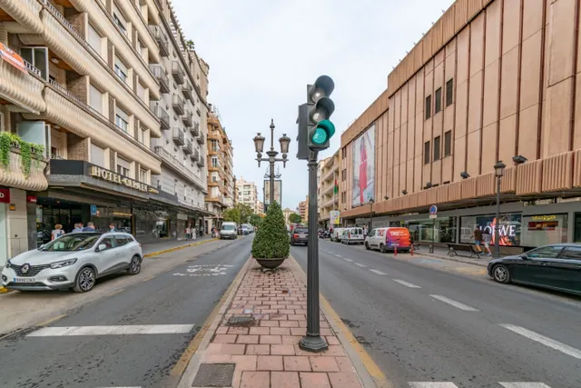 ESPECTACULAR VIVIENDA EN ACERA DEL DARRO — 2