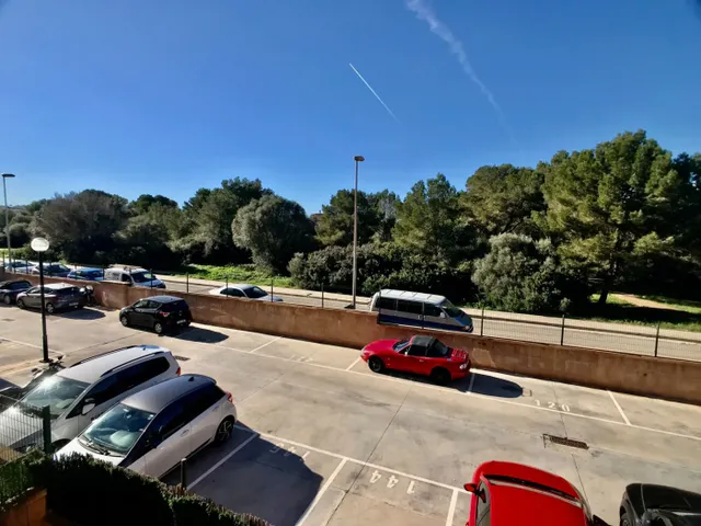 Acogedor apartamento con terraza y piscina comunitaria — 8