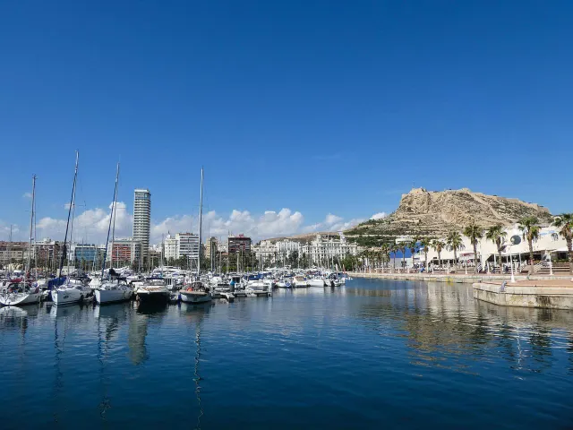 Amplio Local Comercial en San Nicolás de Bari - Benisaudet, Alicante por 99.000€ — 17