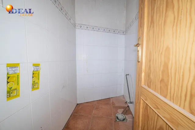 Amplio Local Comercial en Monachil - Oportunidad Única — 30