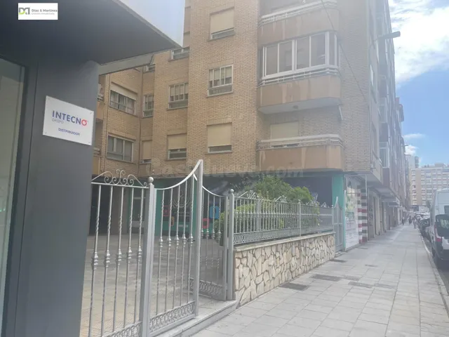 LOCAL ACONDICIONADO DE 850 M MAS 300 M DE PATIO - foto 4