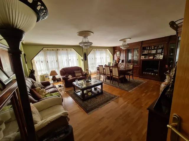 SE VENDE  PISO AMUEBLADO, 132 M2 EN LA BAÑEZA, 3 HAB., 2 BAÑOS, TERRAZA, ASCENSOR., — 2