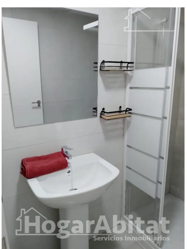 Seminuevo y ubicación céntrica en este moderno piso exterior con garaje y trastero — 18