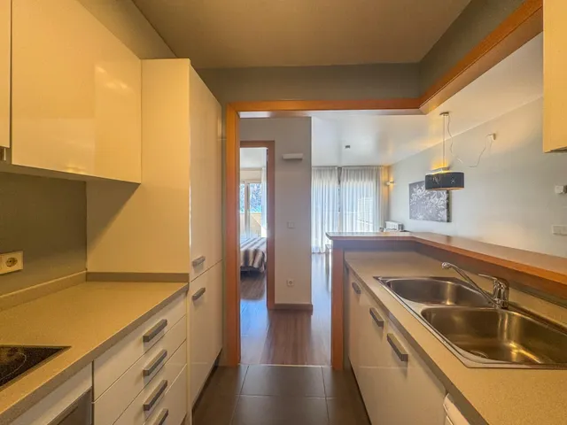 Piso a pie de pistas, orientado a sur, con parking y trastero — 7