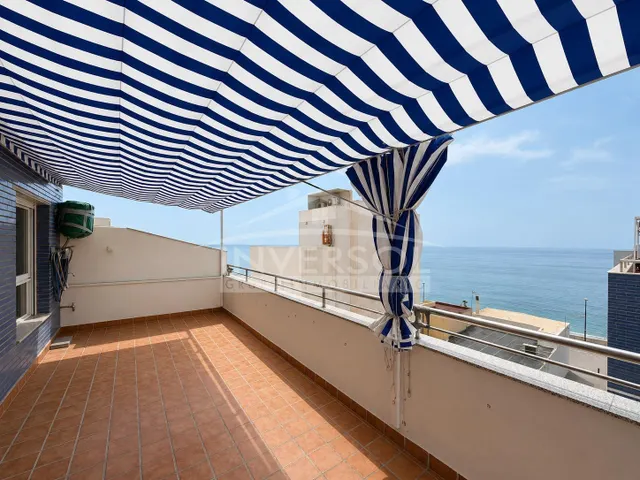 ÁTICO CON VISTAS AL MAR — 17