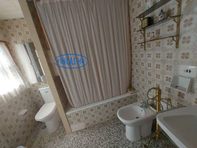 Gran vivienda señorial, centro tradicional con 242 m2. — 13