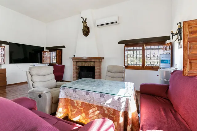 Cortijo grande más finca de 27000 metros — 11