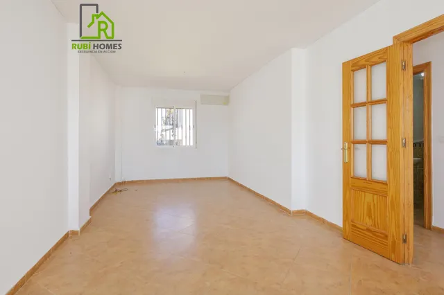 ¡Casa pareada con patio privado en Cijuela! Granada — 3