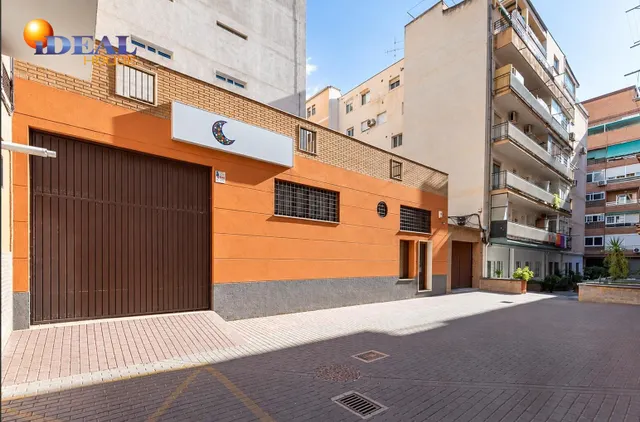 AMPLIA PLANTA BAJA JUNTO ARABIAL CON GARAJE — 19