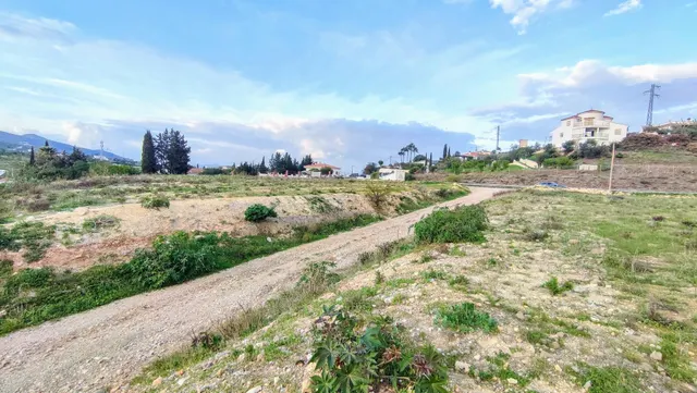 Se vende parcela de suelo en parte urbano, con pozo - ALHAURÍN DE LA TORRE — 27