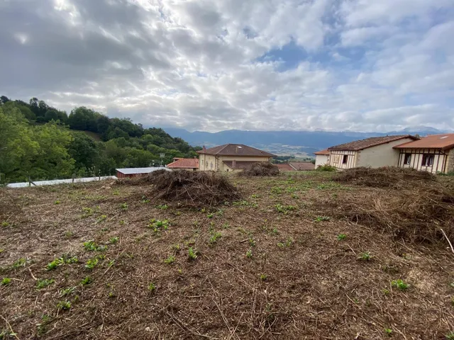 EN VENTA TERRENO URBANO CON PROYECTO - foto 2