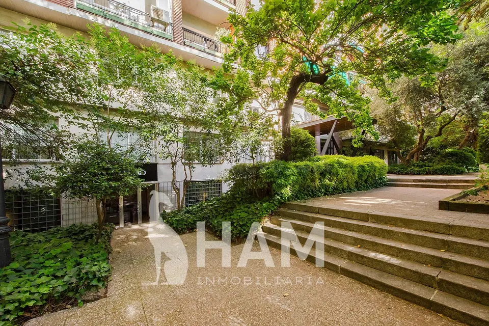 Local de 289 m2 en Padre Damián, Chamartín