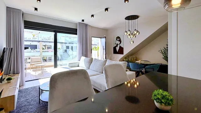 BUNGALOW PLANTA ALTA SEMINUEVO CON PARKING, SOLARIUM Y PISCI - foto 4