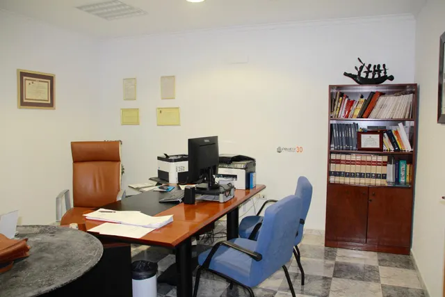 Dos locales comerciales en el centro de Benidorm — 27