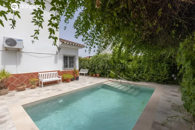 Chalet pareado con piscina, jardín y bonitas vistas a Granada en La Zubia — 2