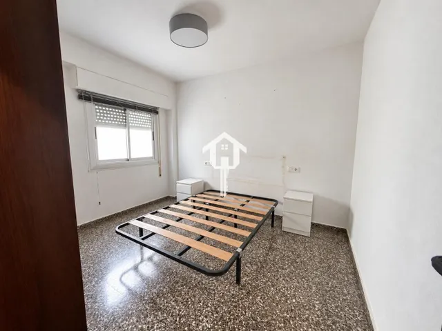 Ático en exclusiva totalmente reformado de 56 m2 con terraza en zona benalúa de Alicante: edificio con ascensor — 30