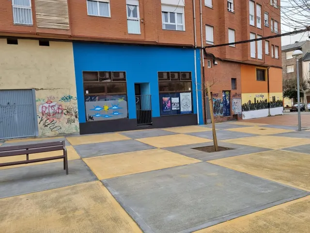 OPORTUNIDAD LOCAL EN PONFERRADA PARA OFICINAS O CENTRO DE ENSEÑANZA — 2