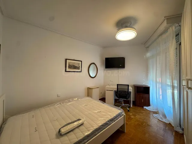 Amplias habitaciones en Alquiler en Piso en la Zona de La Pl - foto 2