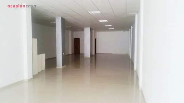 SE  ALQUILA LOCAL COMERCIAL CERCANO A LA PLAZA DE TOROS — 5
