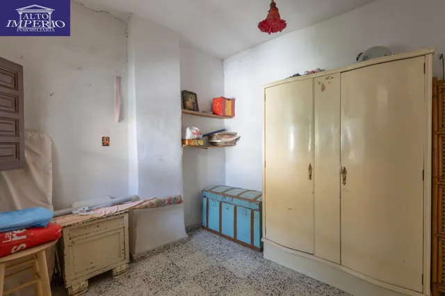 EXCEPCIONAL OPORTUNIDAD EN PLENO CENTRO DE HUÉTOR VEGA — 42