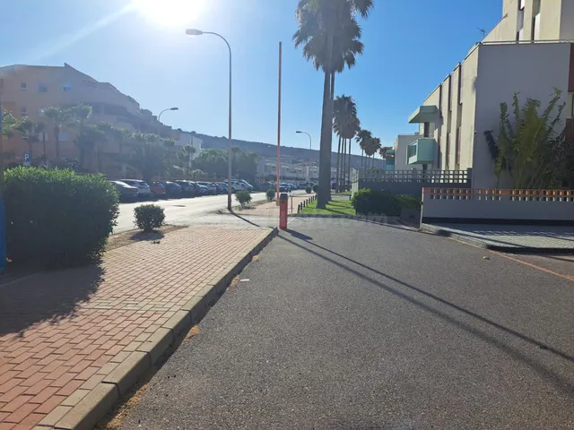 Plazas de aparcamiento exteriores en Residencial Palm Beach — 4