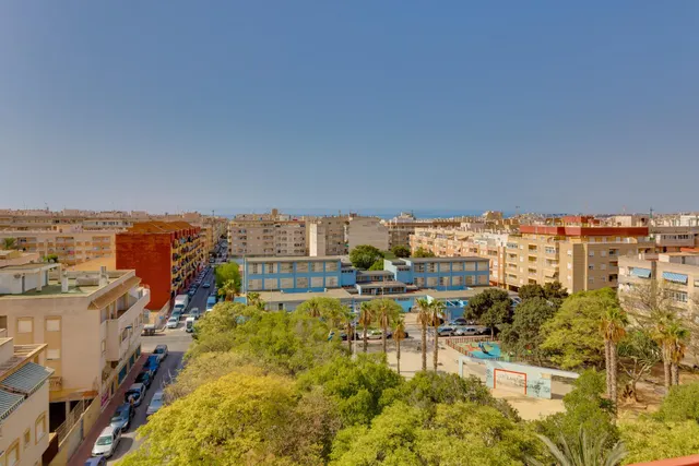 Encantador Apartamento de 2 dormitorios y 1 baño con piscina comunitaria — 27