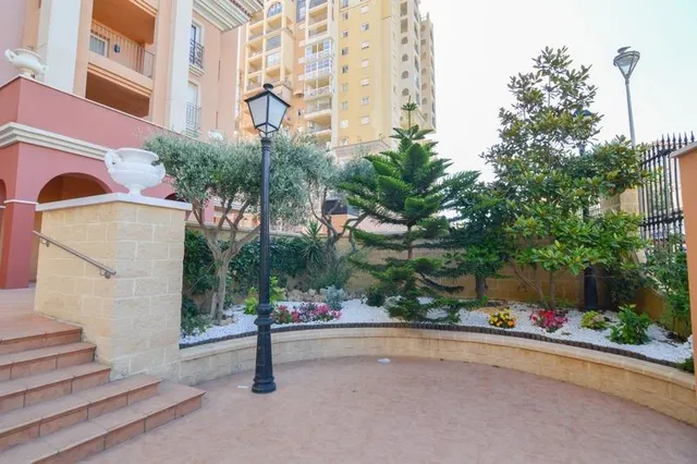 Precioso apartamento con piscina a solo 250m de la playa de Los Locos — 2