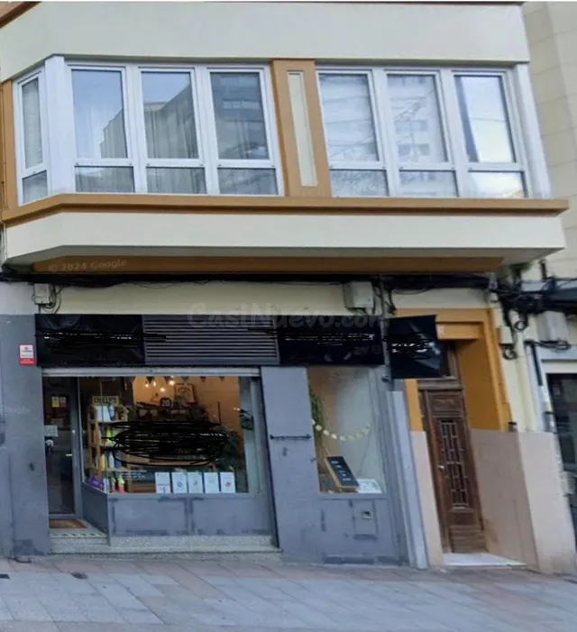Se alquila local comercial en Plaza Maestro Mateo