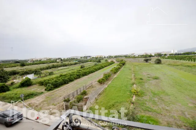 ¡Zona centro! Amplio y luminoso con garaje y balcón de vistas despejadas — 11