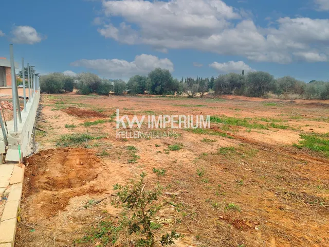 Terreno de media hectárea edificable para inversión