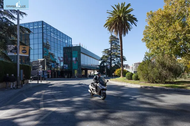 Local comercial en venta en calle agustina de aragón — 28