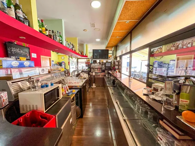 Magnifico bar - cafetería en una zona concurrida. — 8