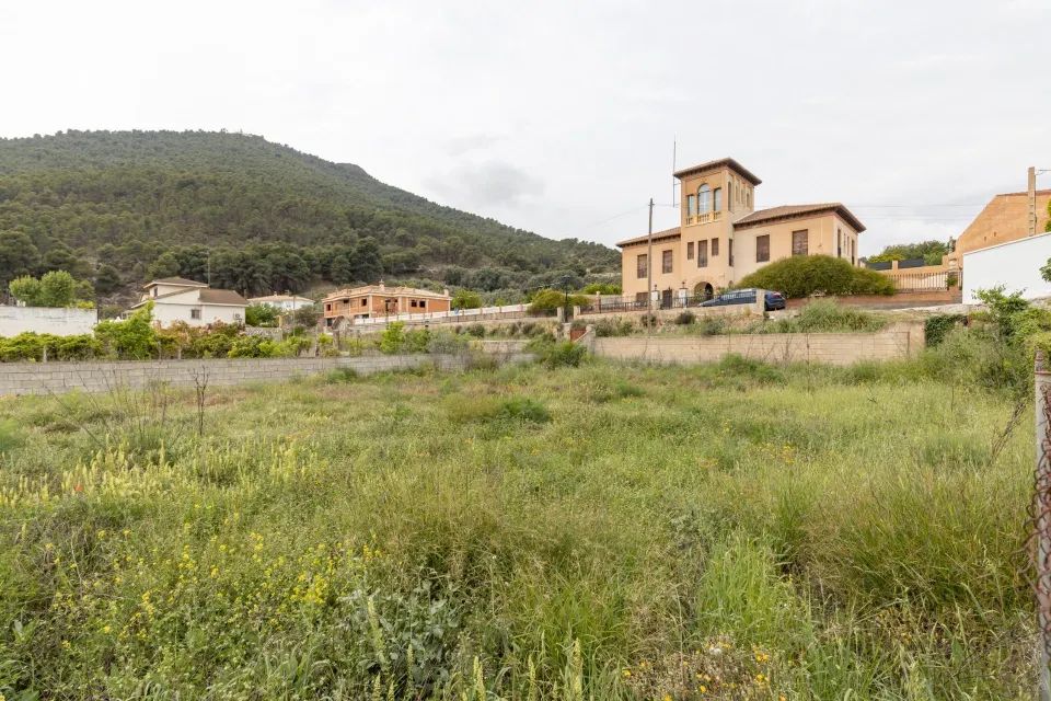 ESPECTACULAR TERRENO DE 876M2 EN PINOS DEL VALLE