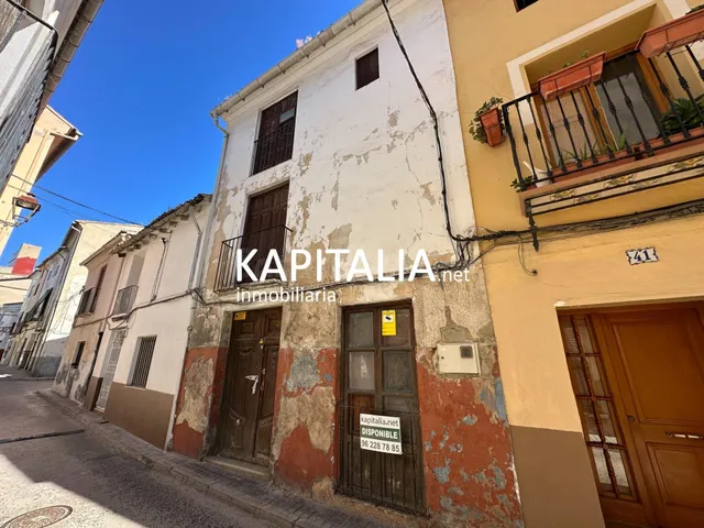 Casa en VENTA en Xàtiva, Calle Fuente Trencada, ideal para r
