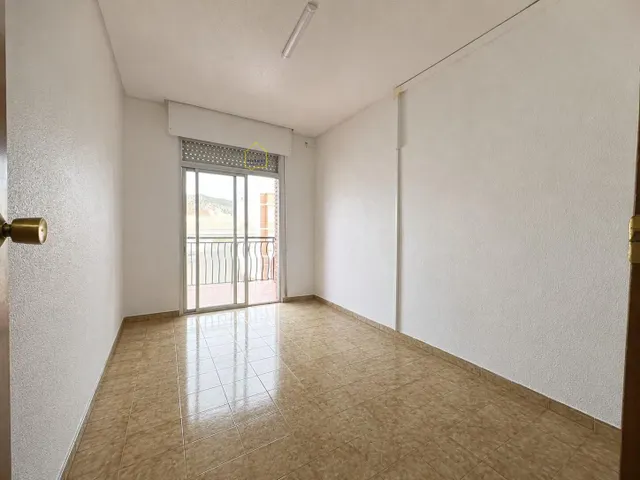 Piso de 4 dormitorios y balcón, en Puerto Lumbreras — 14
