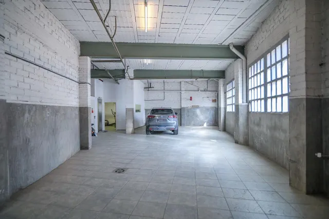 Exclusividad y diseño: 2º piso con ascensor, parking y suite de lujo — 47