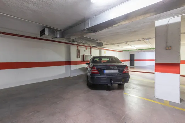 Ideal inversores!!! 35 plazas de aparcamiento y 5 trasteros, todo alquilado — 27